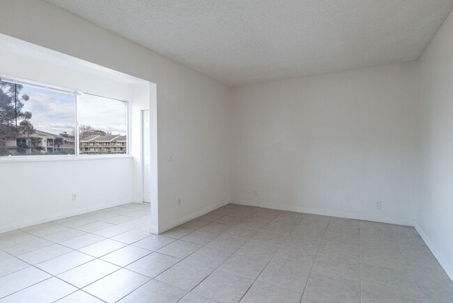 Building Photo - 717 Ocean View Dr