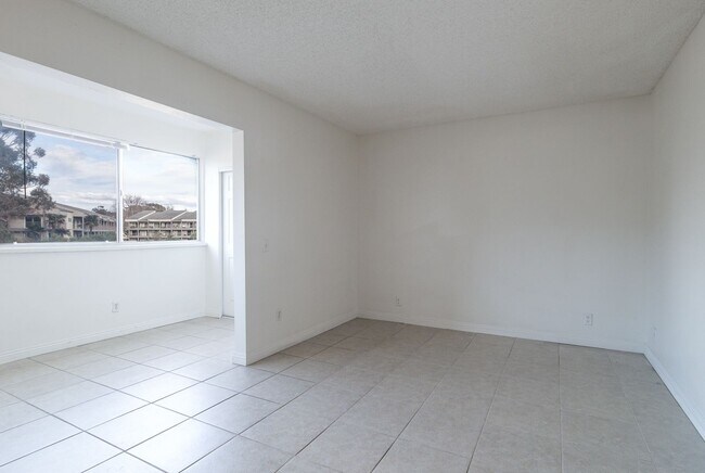 Building Photo - Port Hueneme | Surfside ll | 1 Bed + 1 Bath | Ocean Views | Gated Community | Unfurnished