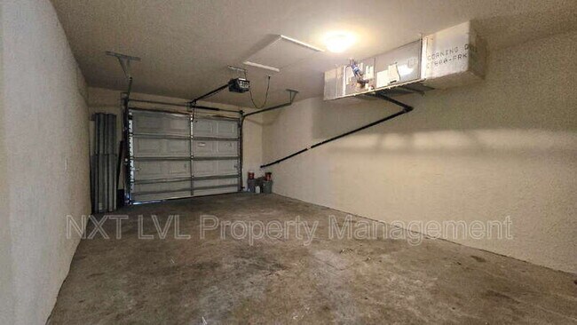 Building Photo - 301 NE 24th Ave