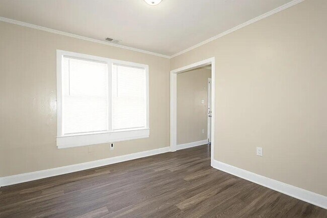Building Photo - 93 E Fernwood Ave