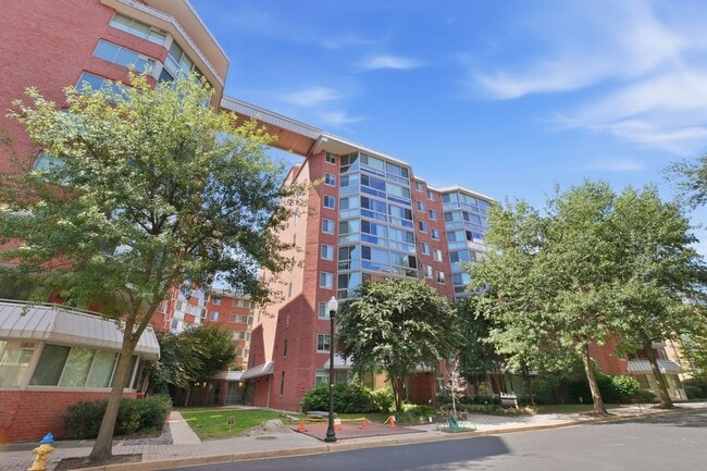 Building Photo - 1024 N Utah St