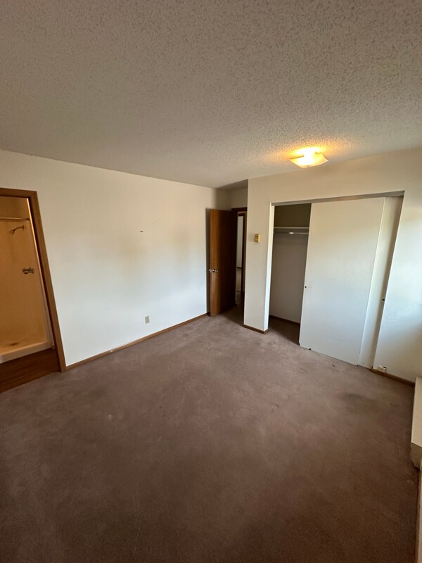 Building Photo - 103 Cottonwood Ave N