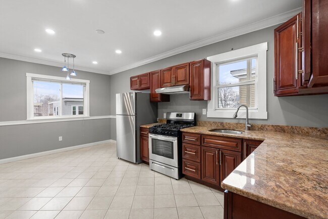 Building Photo - 97 Welles Ave