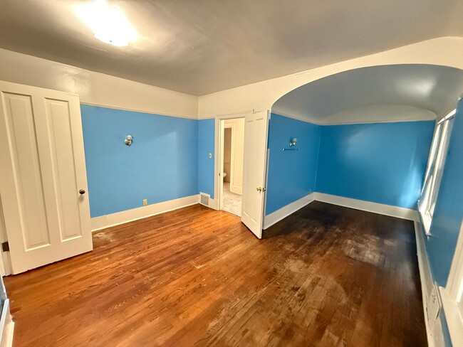 Building Photo - Well-Maintained 4-Bedroom Home with Historical Charm Near Downtown Jackson