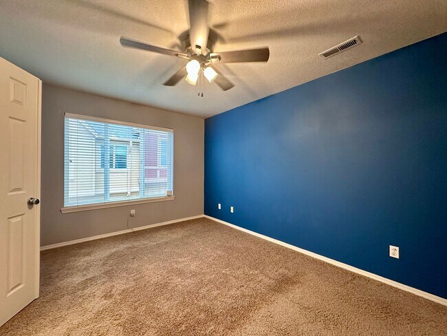 Building Photo - Modern Comfort Meets Convenience in Beaver...
