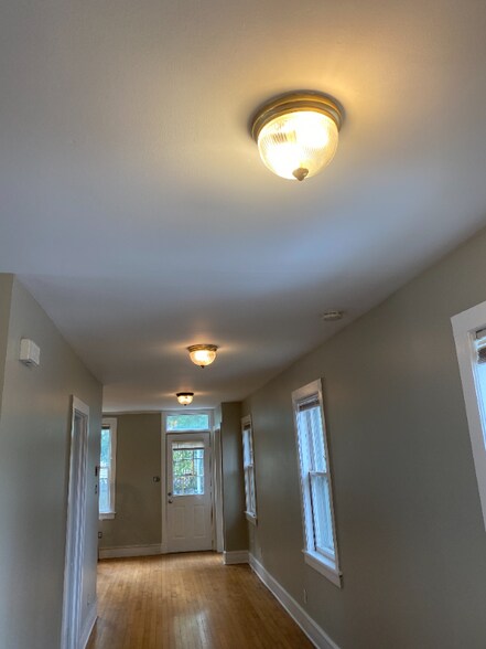 Building Photo - 310 W Scott St