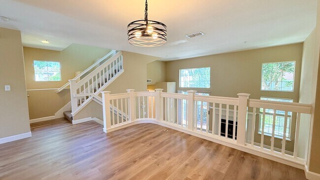 Building Photo - 401 Skylark Ct