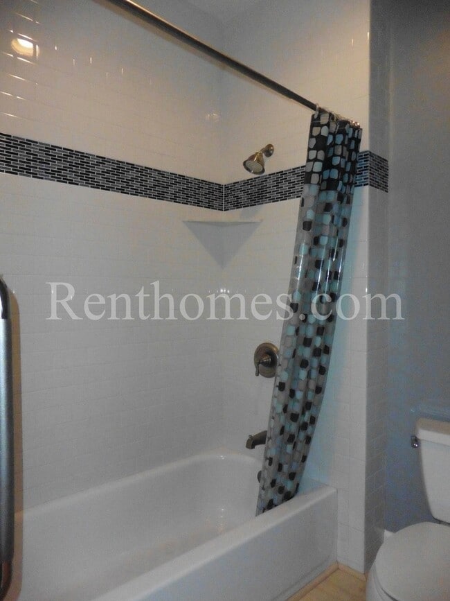 Building Photo - Rancho Bernardo, 18752 Caminito Cantilena #164- Gated Complex, Community Pools and Spas, Tennis C...