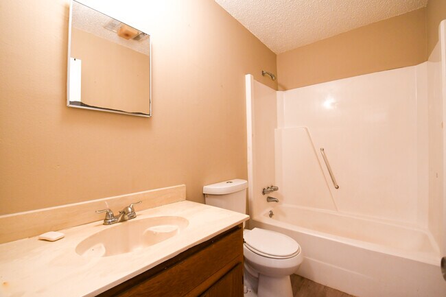 Building Photo - 1304 N Sugar Ridge Rd