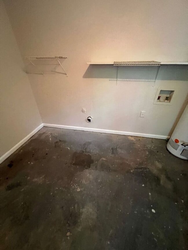 Building Photo - READY NOW!!! 2 bedroom townhouse available in Lawrenceville!