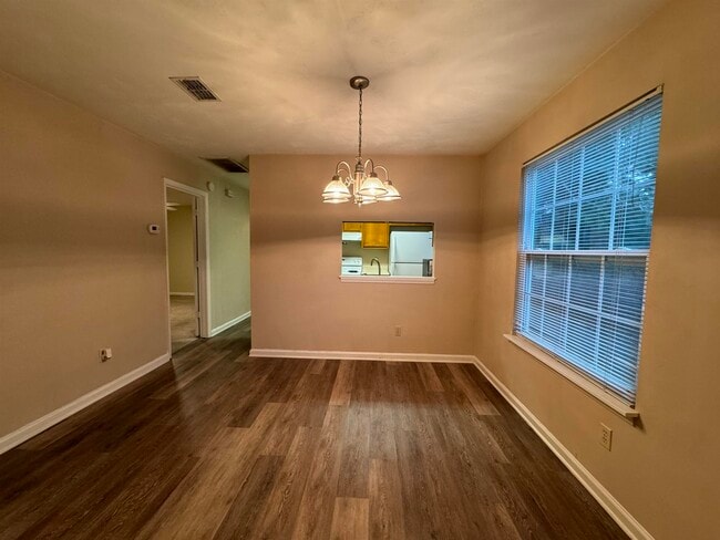 Building Photo - 2910 Richview Park Cir N