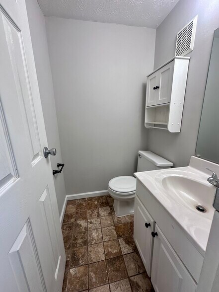Building Photo - 384 Wellington Ct
