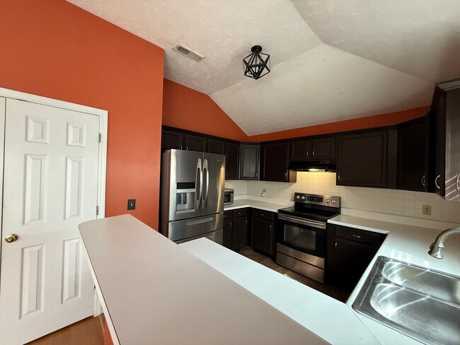 Building Photo - Charming Open-Concept Home in LaVergne