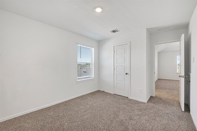 Building Photo - 407 Robin Ct
