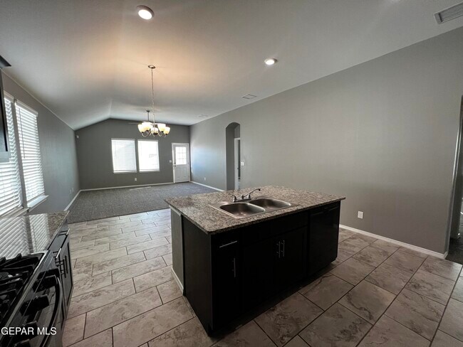 Building Photo - 924 Coyote Melon Dr