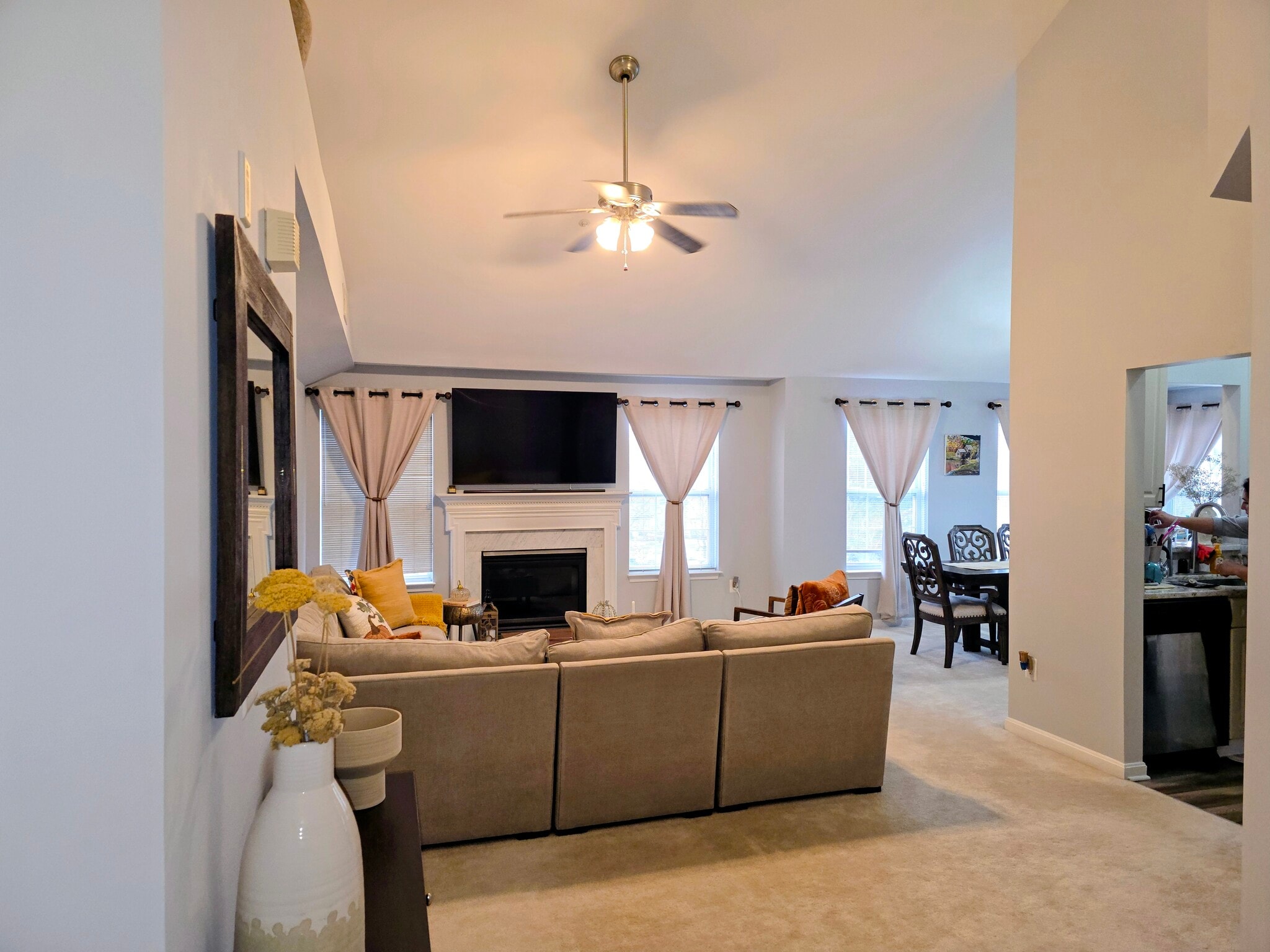 Living room - 5908 Founders Hill Dr