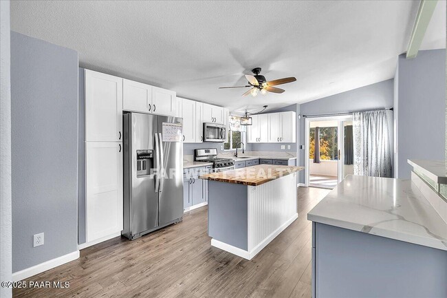 Building Photo - 2490 W Glenshandra Dr