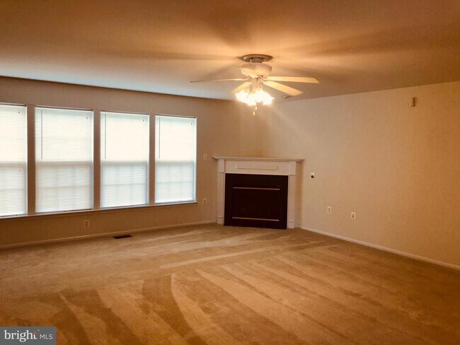 Building Photo - 33 Glen Oak Rd