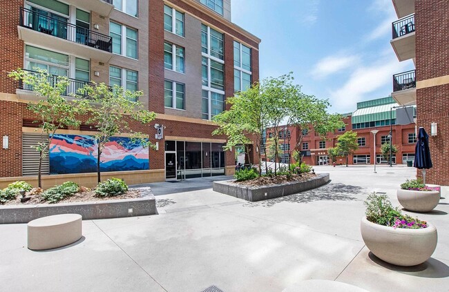Building Courtyard view from Entrnace - 140 W Franklin St