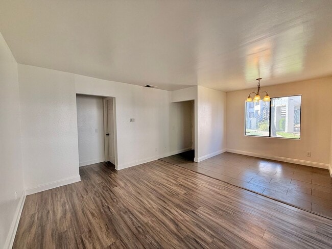 Building Photo - Bright & Spacious Condo Living with Parking!
