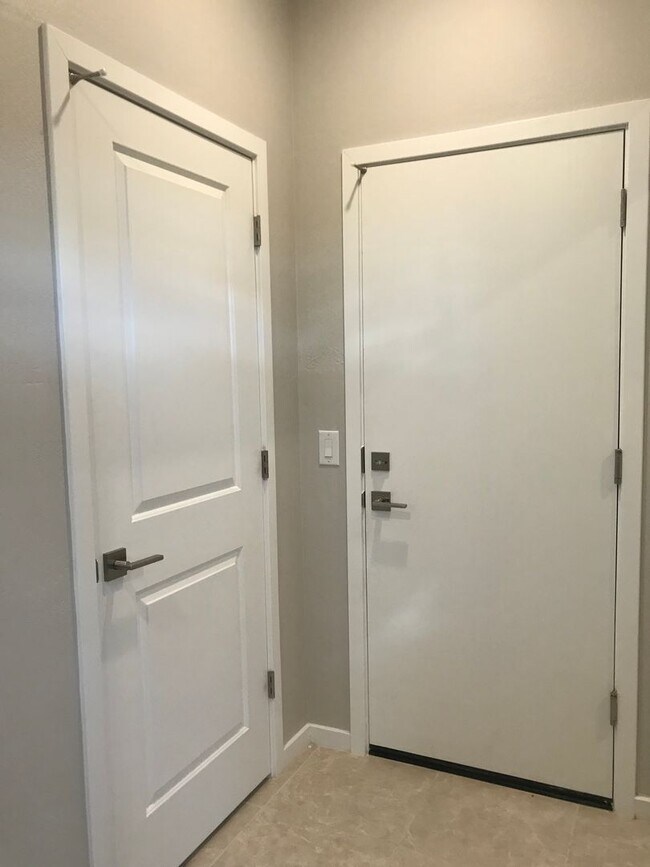 Building Photo - Beautiful Newer 3 bedroom Home Sweetwater ...