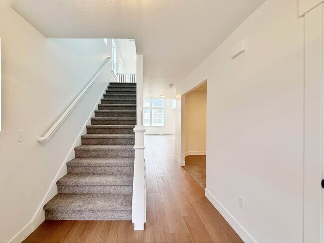 Building Photo - 3759 950 N