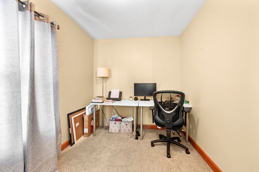 Building Photo - 50 Temple St