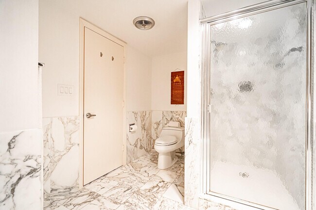 Building Photo - 5000 N Ocean Blvd