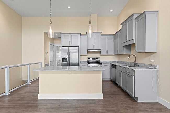 Building Photo - Luxury 3 Bedroom Townhouse on Okaloosa Island!