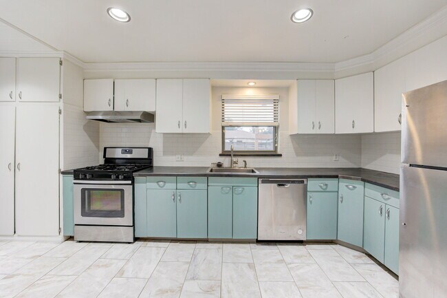 Building Photo - 4121 NW 20th St