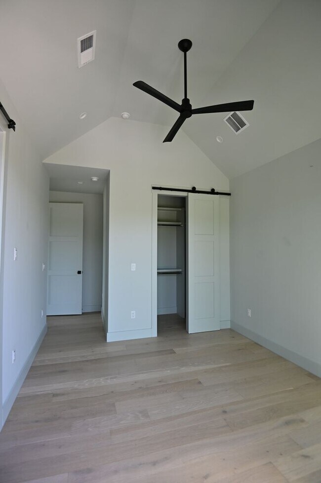 Building Photo - South Austin Oasis