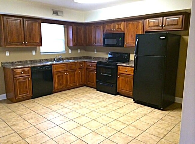 Building Photo - 2245 Spring Meadow Ln SE