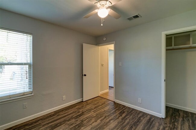 Building Photo - 800 Osage Dr