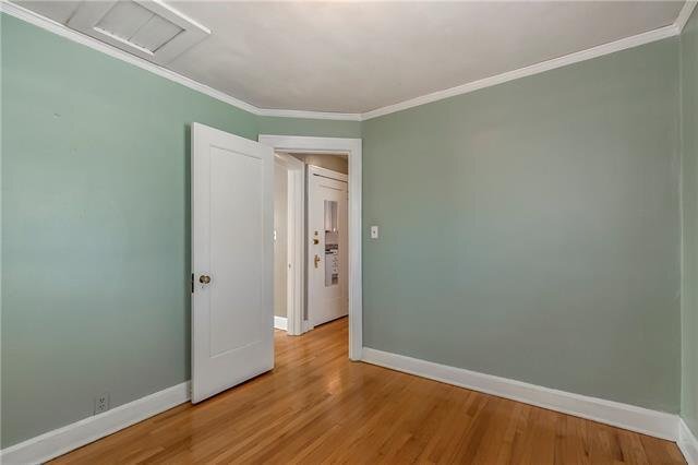 Building Photo - 1432 W 48th St