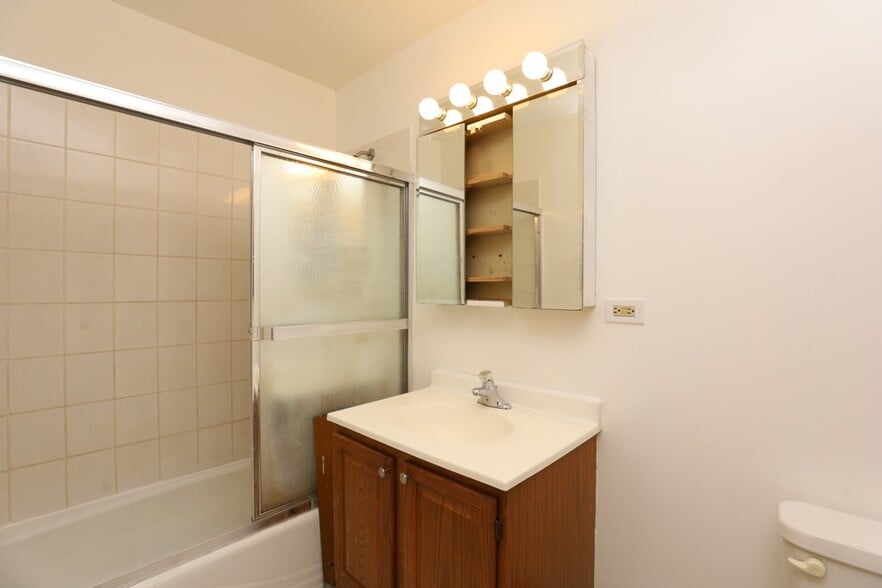 Building Photo - 4180 N Marine Dr