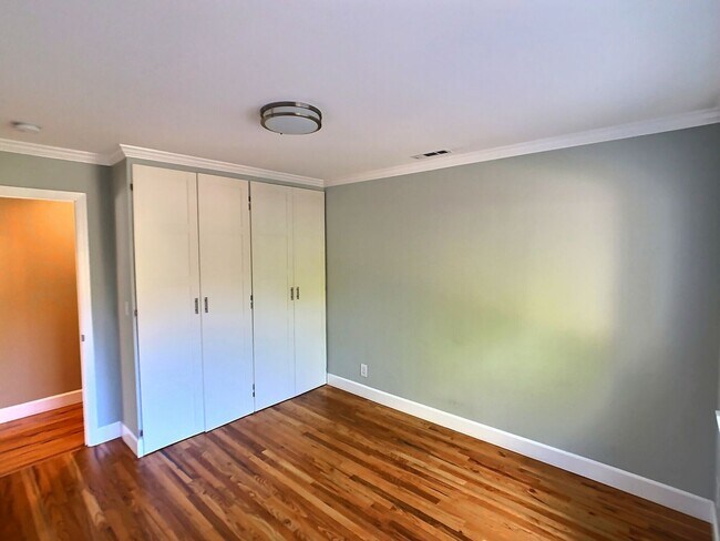 Building Photo - Charming Home for Rent in Naglee Park