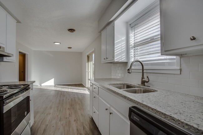 Building Photo - 3/2/1 in Established Area!