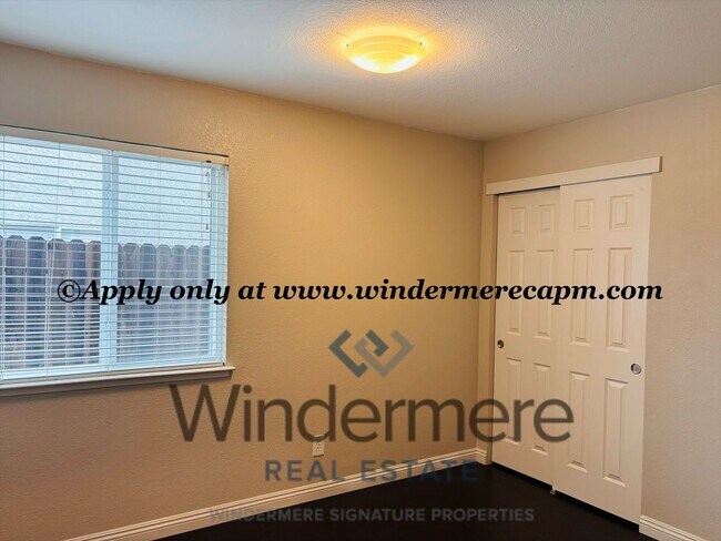 Building Photo - Available now! Charming 3-bed, 2-bath Gem in East Del Paso Heights- Your Perfect Home Awaits!