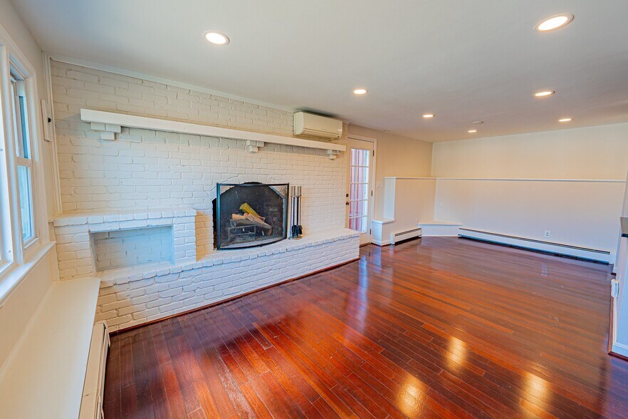 Building Photo - 13 Buena Vista St