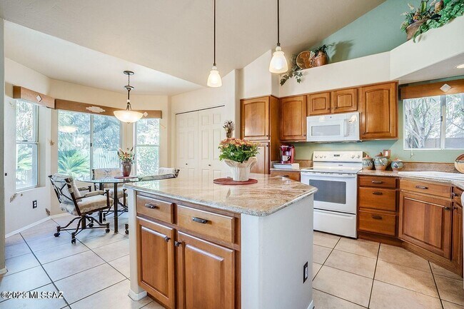 Building Photo - 10769 N Eagle Eye Pl