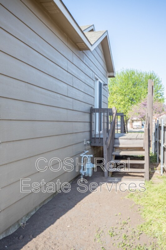 Building Photo - 1008 E Karla Ct