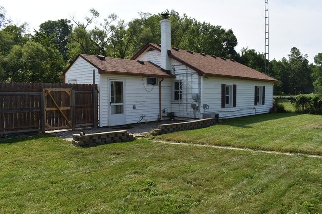 Building Photo - 12790 Dennison Rd