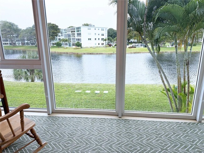 Building Photo - 2130 Cambridge F