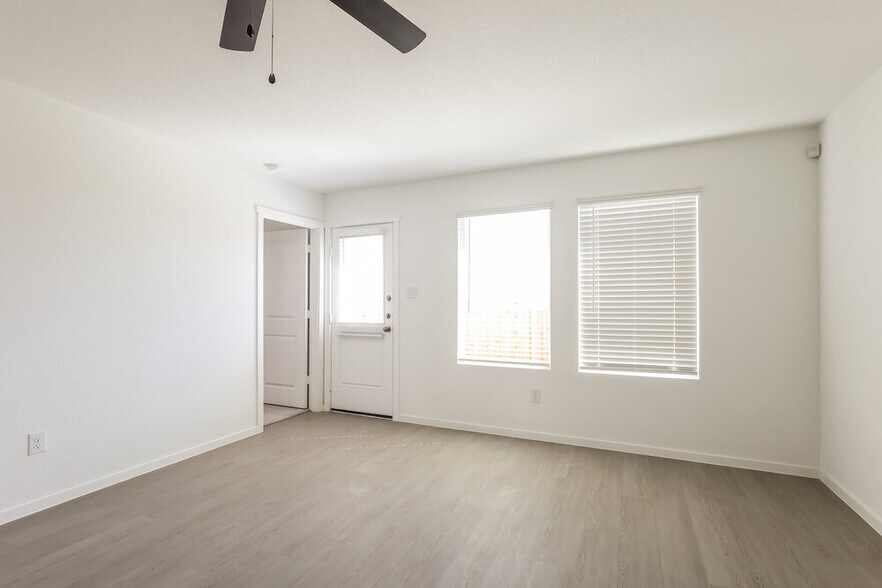 Building Photo - 1822 Musk Rose