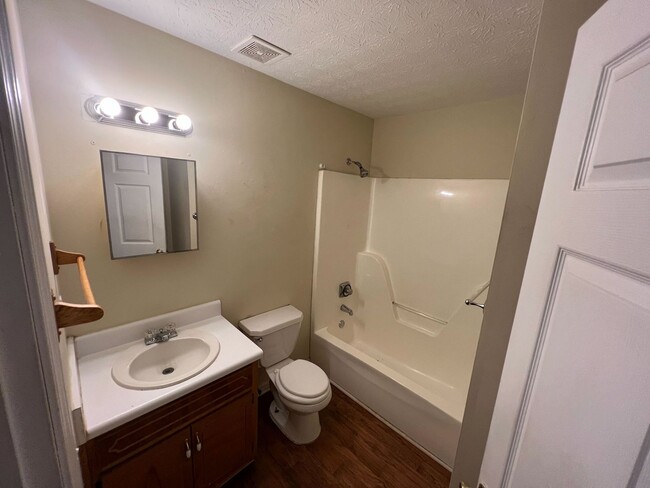Building Photo - Nice 2bd 1ba in Bremen City School District
