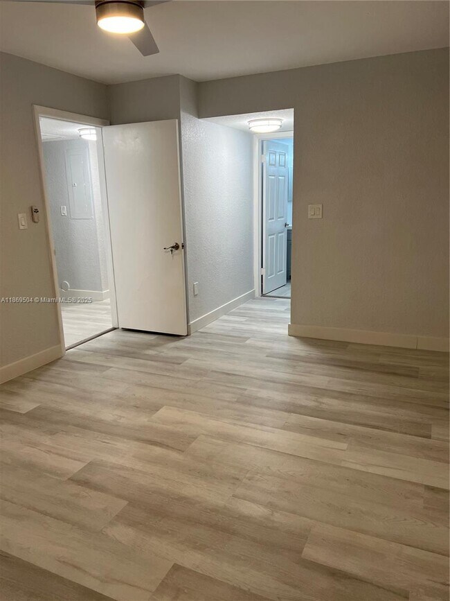 Building Photo - 2871 N Oakland Forest Dr