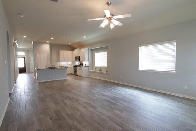 Building Photo - 1907 Benbrook Hollow Ln