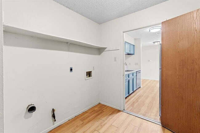 Building Photo - 2409 Berkett Dr