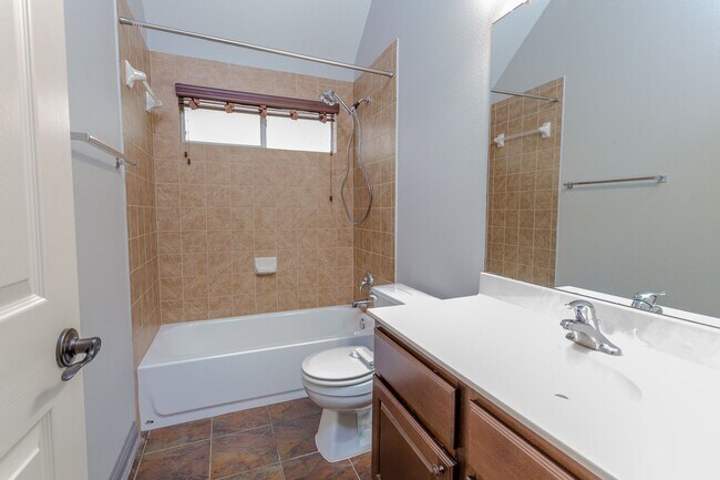 Building Photo - Your Ideal Home Awaits – 4BR, 3BA & More!