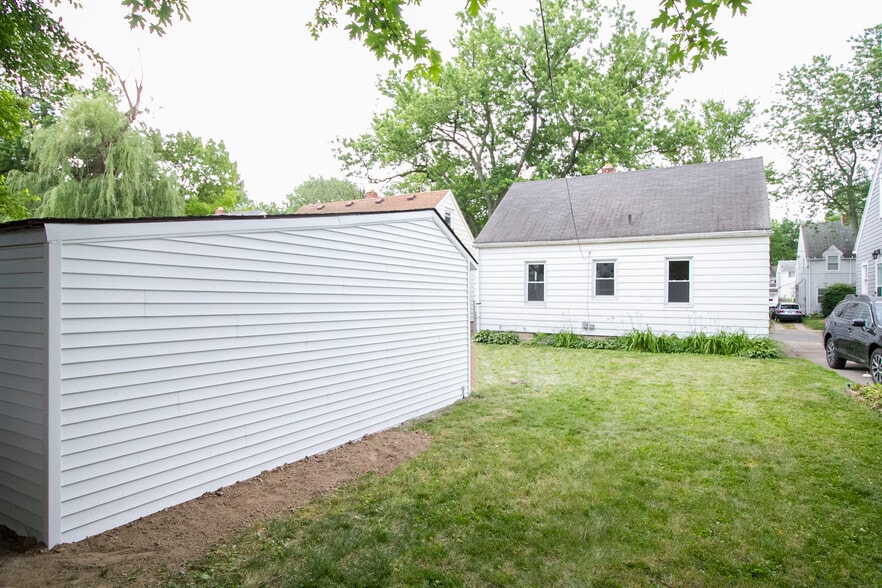 Building Photo - 2016 Balkan Pl